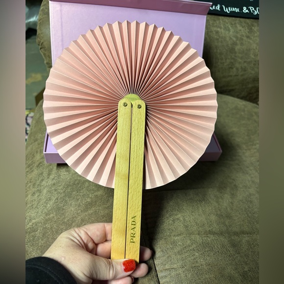 Prada Mid-Autumn Fan in Box - Gift Set - Picture 4 of 6